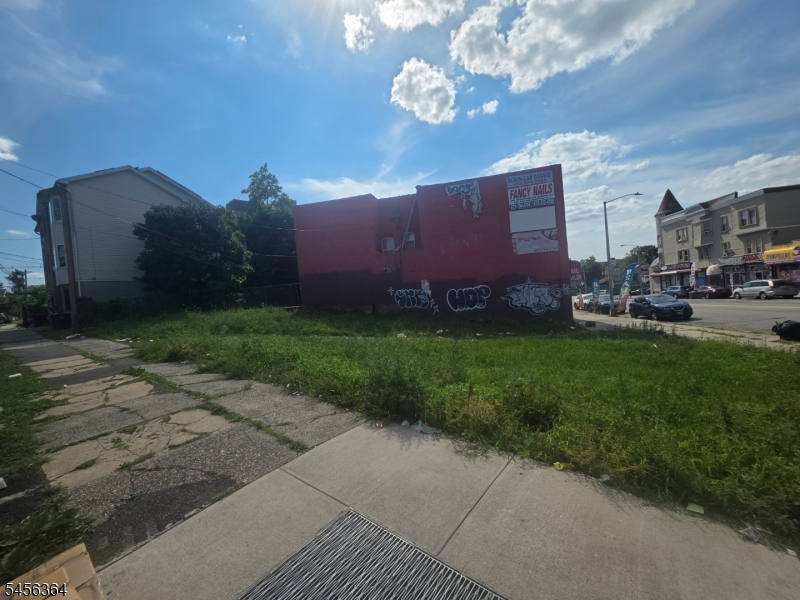 main property photo 20