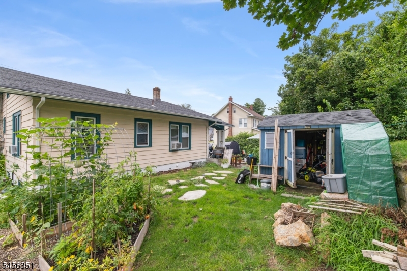 main property photo 16