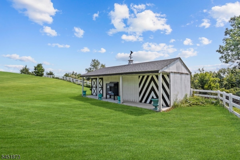 main property photo 40