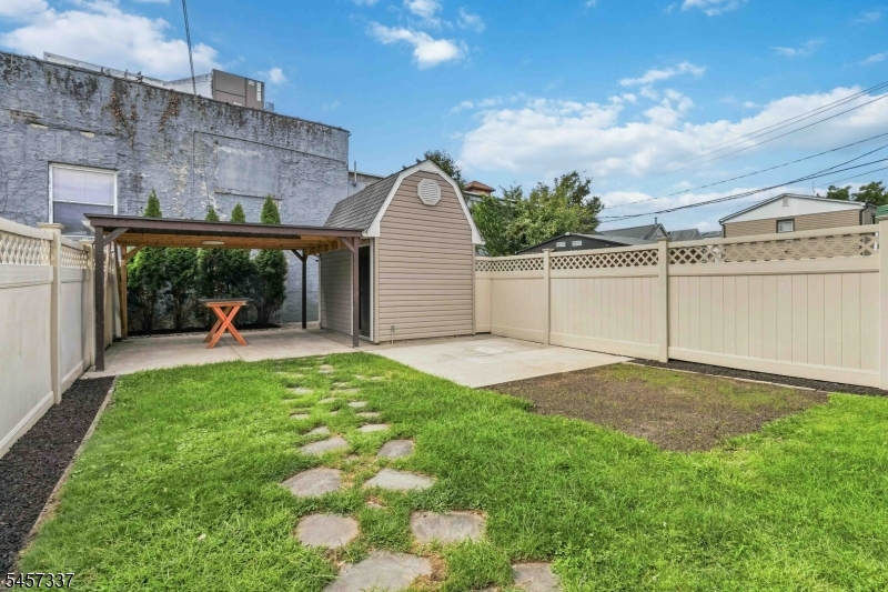 main property photo 25