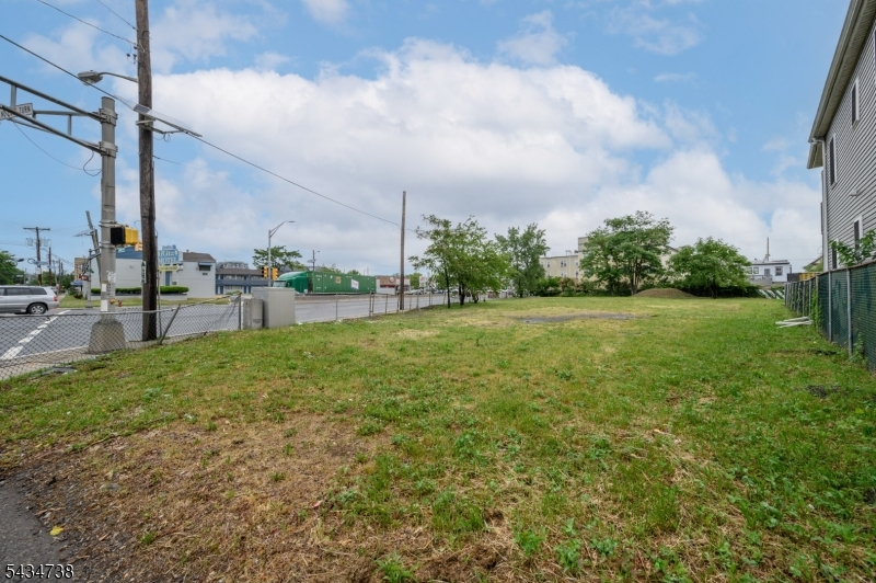 main property photo 10