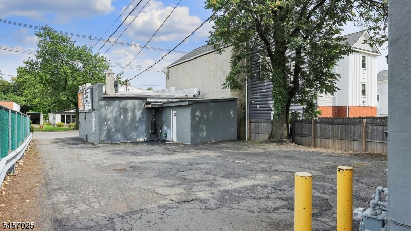 main property photo 28