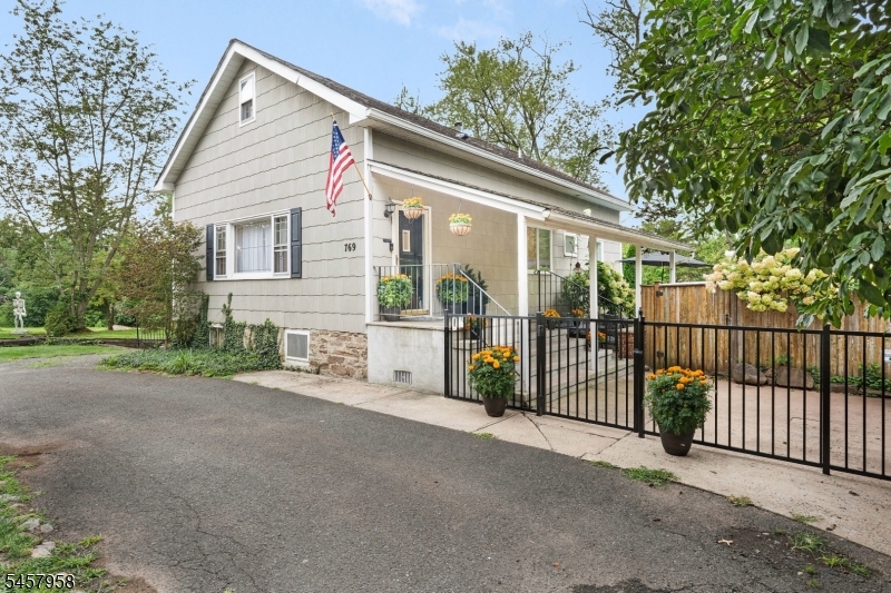 main property photo 18