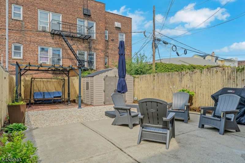 main property photo 33