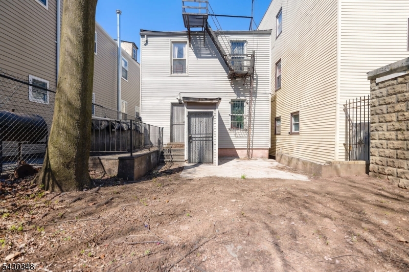main property photo 33
