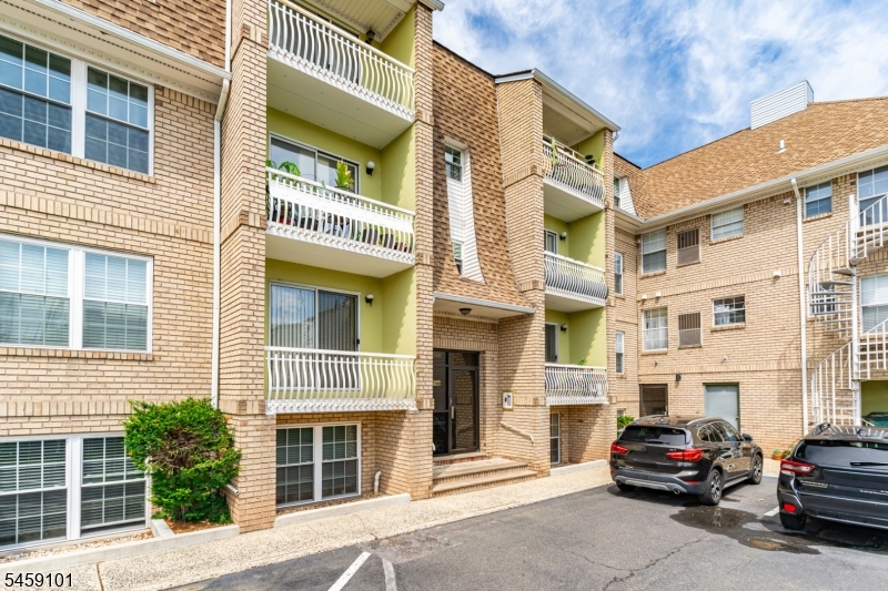main property photo 11