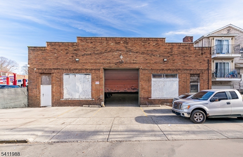 main property photo 25