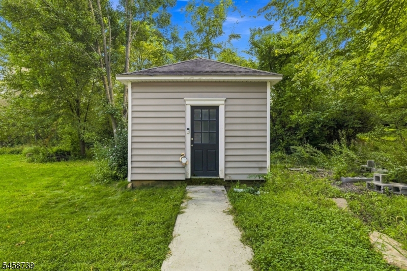 main property photo 40