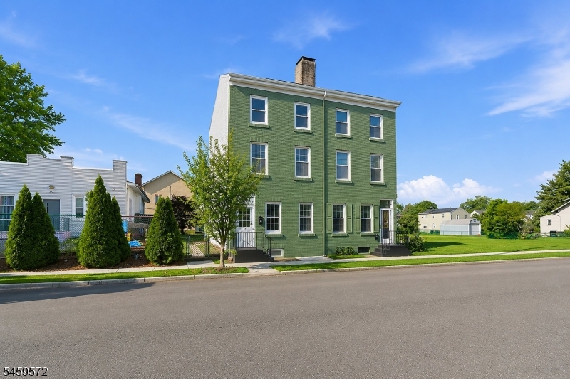 main property photo 9