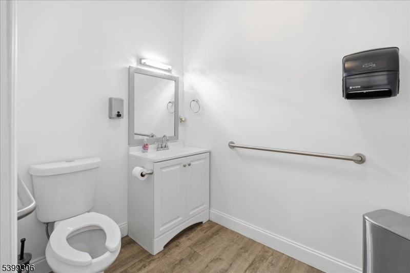 main property photo 14