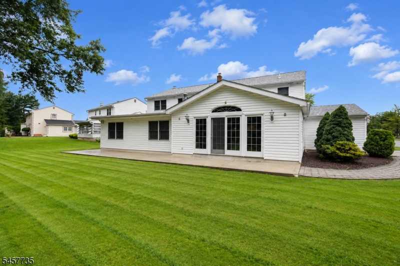 main property photo 28