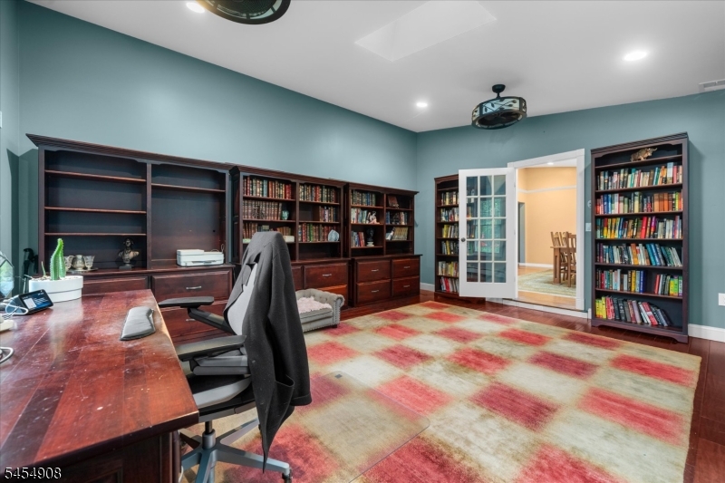 main property photo 17
