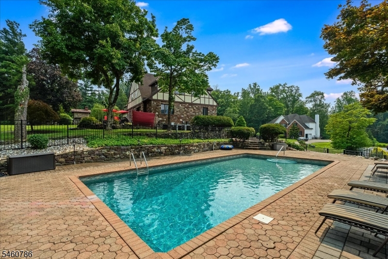 main property photo 34