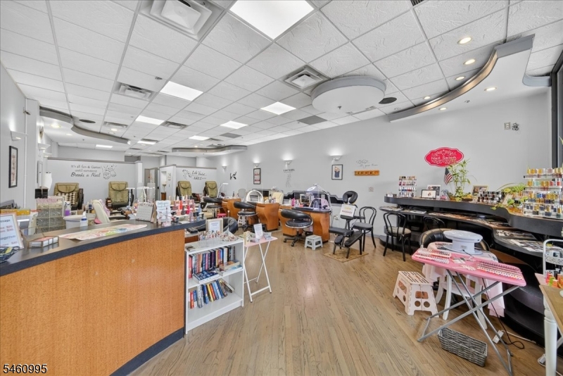 main property photo 10