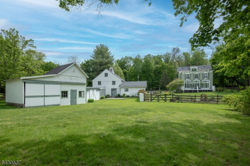 main property photo 17