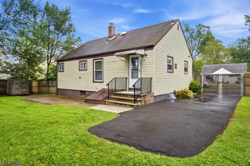 main property photo 18
