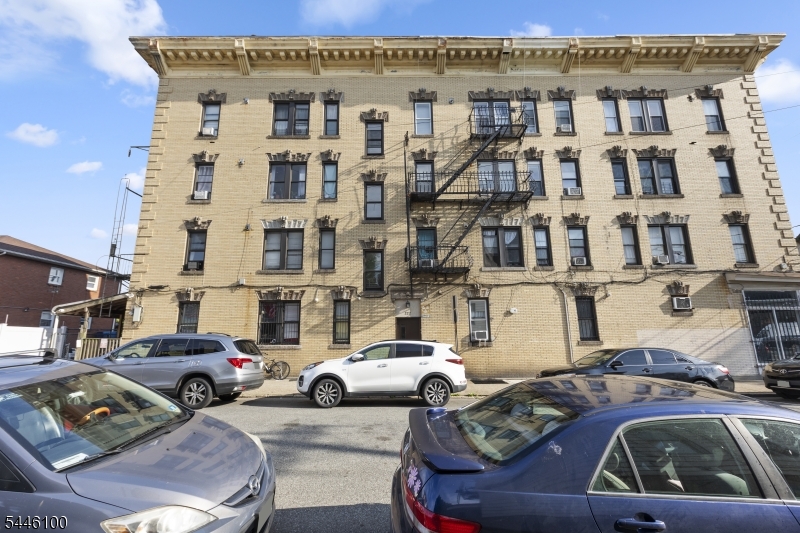 main property photo 11