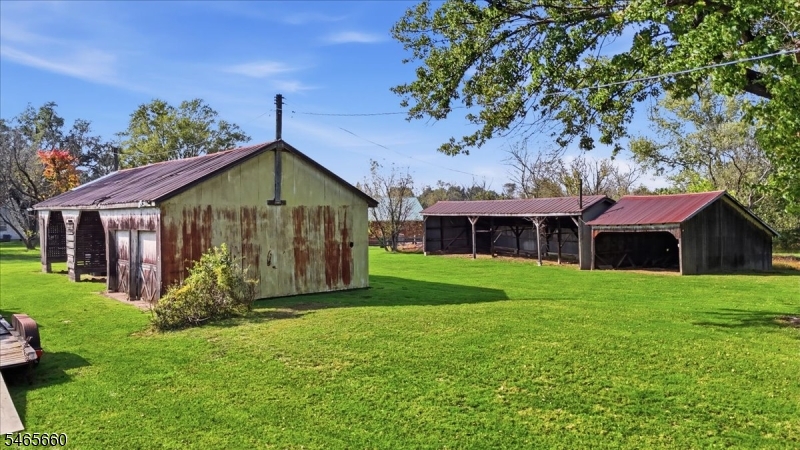 main property photo 32