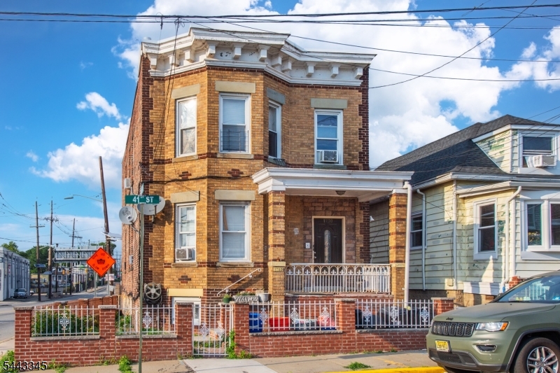 main property photo 23