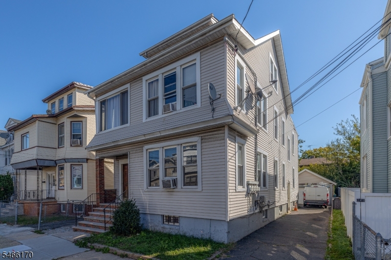 main property photo 14