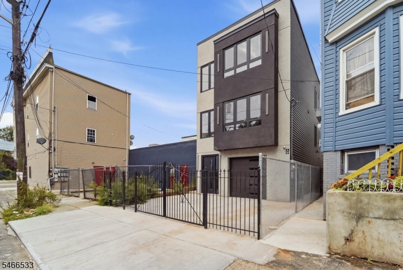main property photo 44
