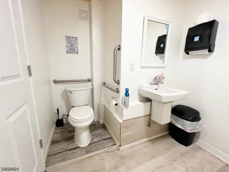 main property photo 13