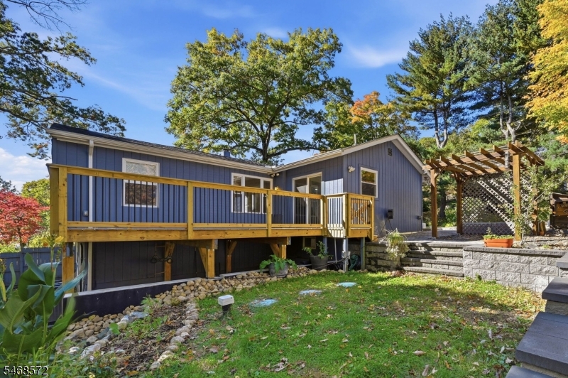 main property photo 28