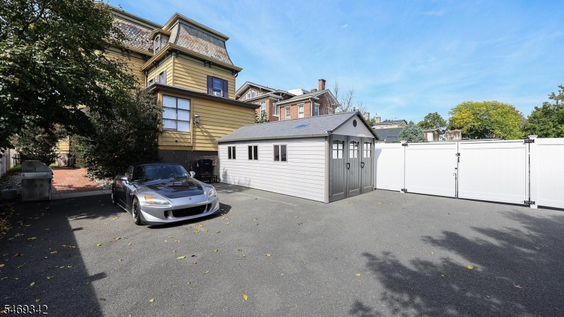 main property photo 40