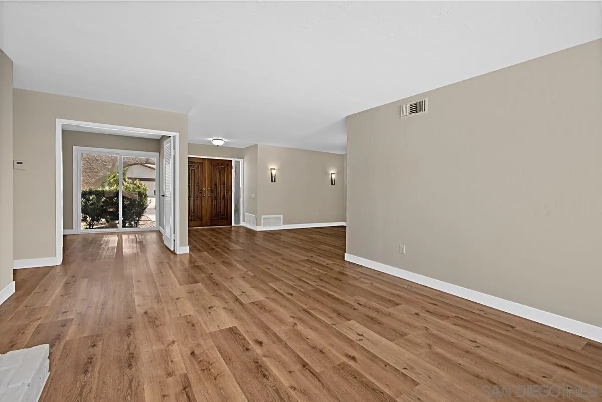property viewer photo 6
