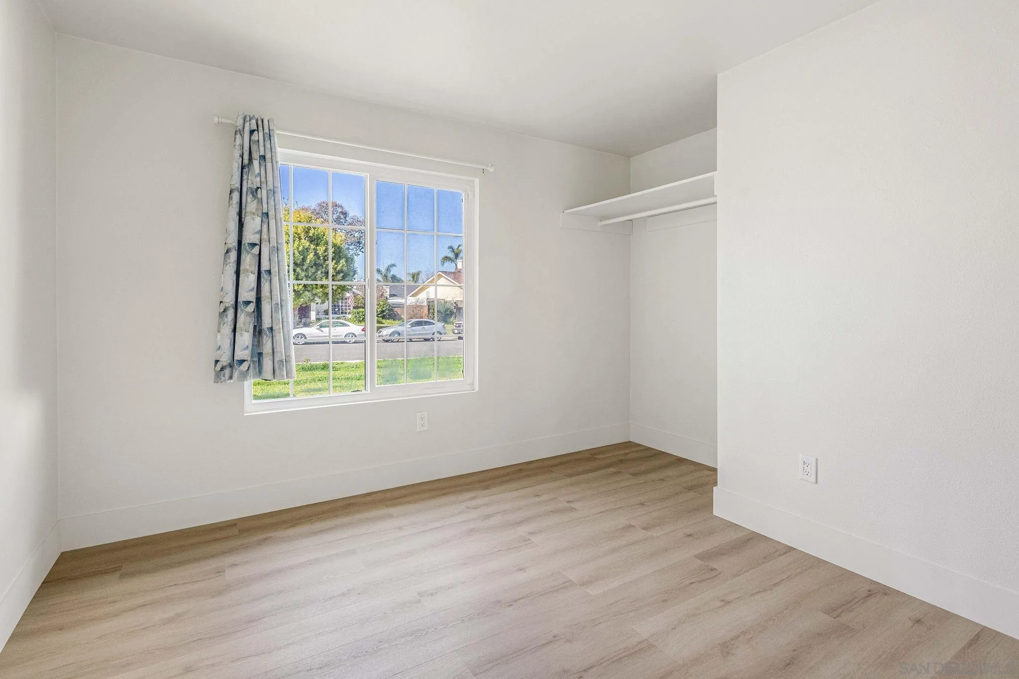 property viewer photo 3