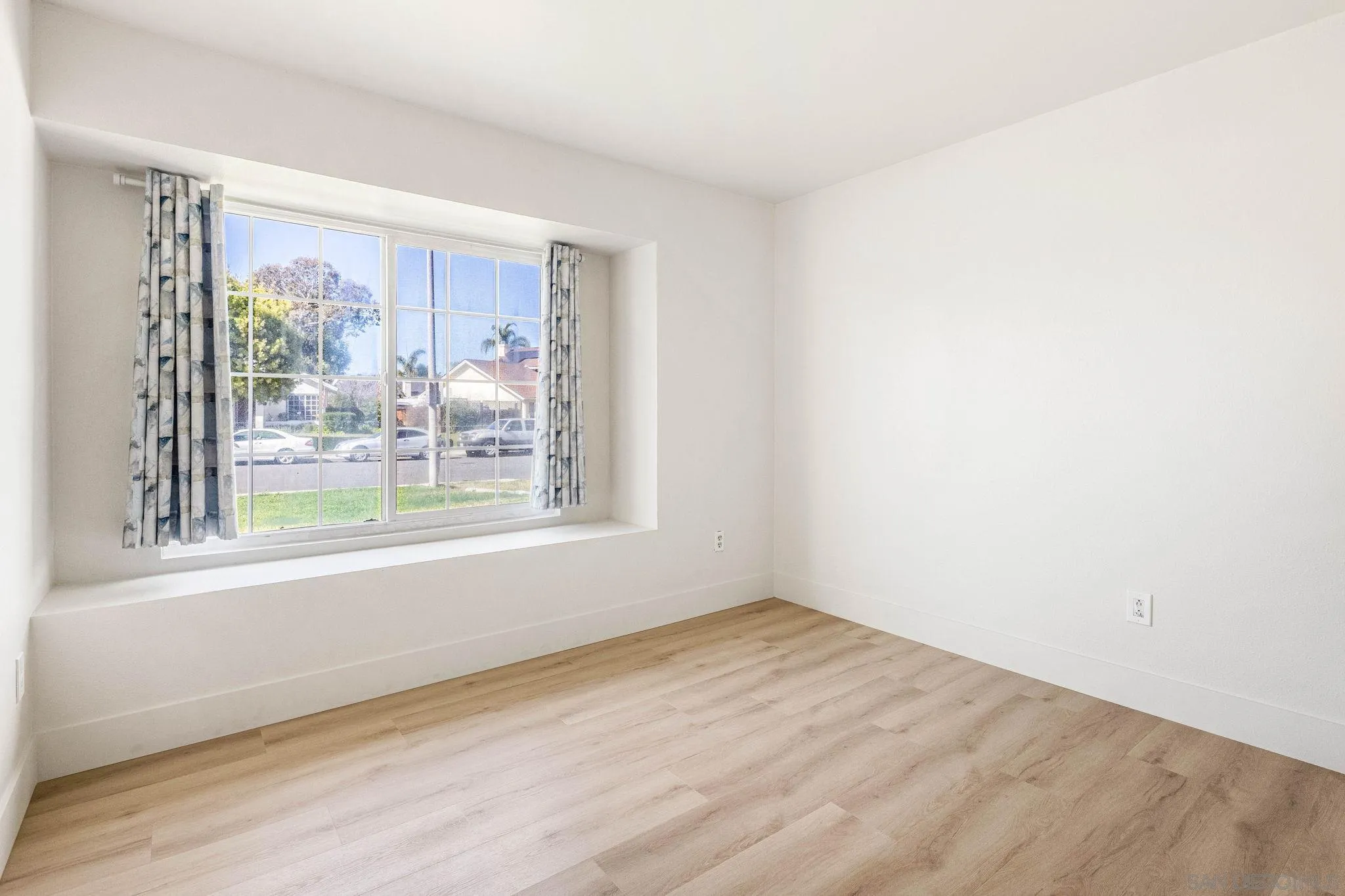 property viewer photo 4