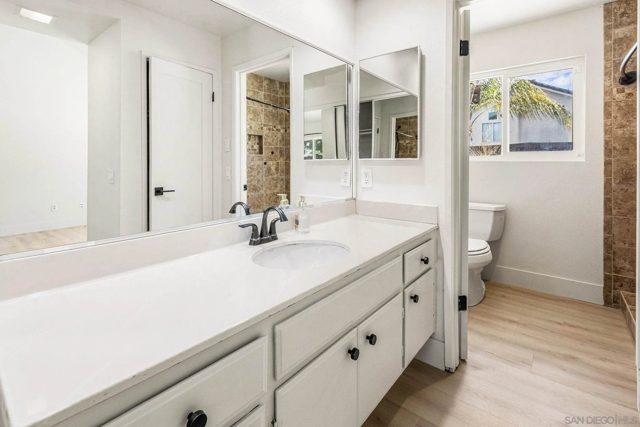 property viewer photo 7