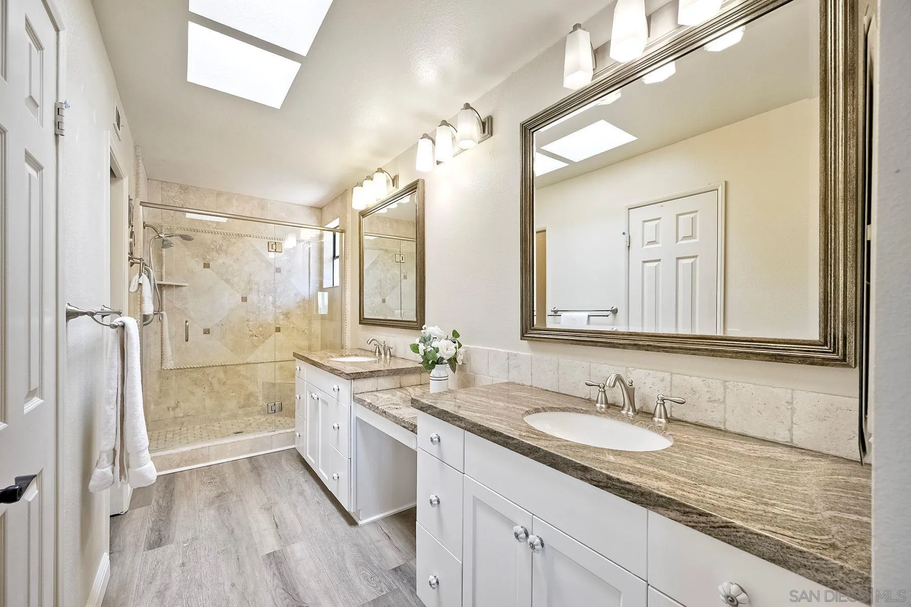 property viewer photo 20