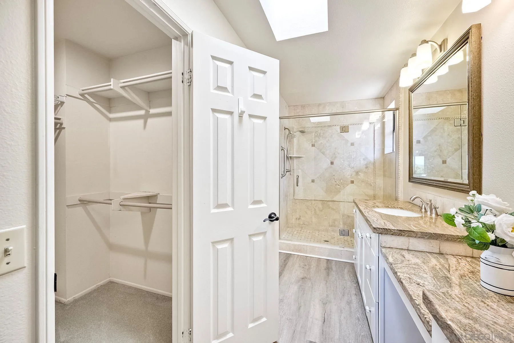 property viewer photo 21