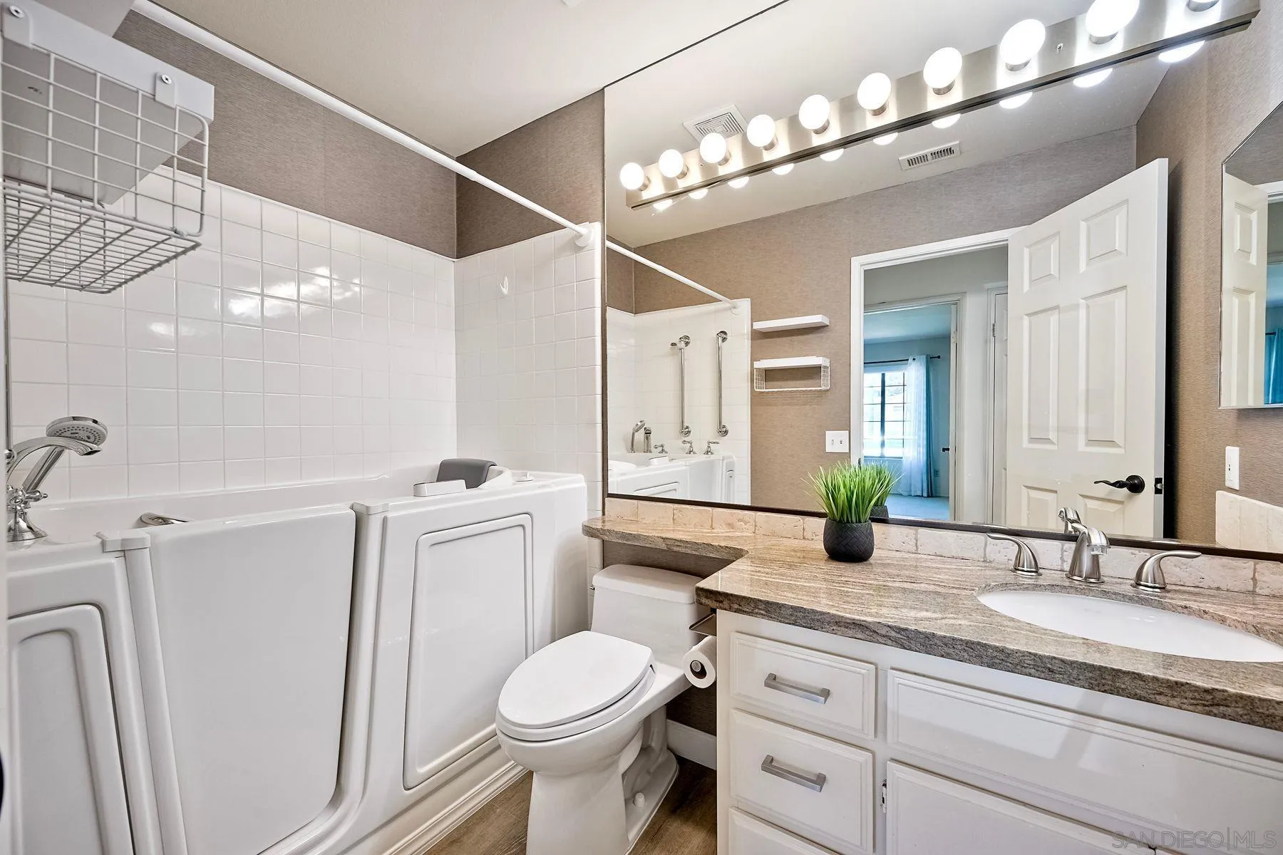 property viewer photo 25
