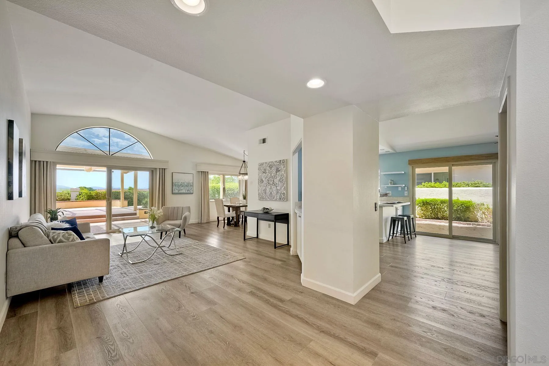 property viewer photo 3