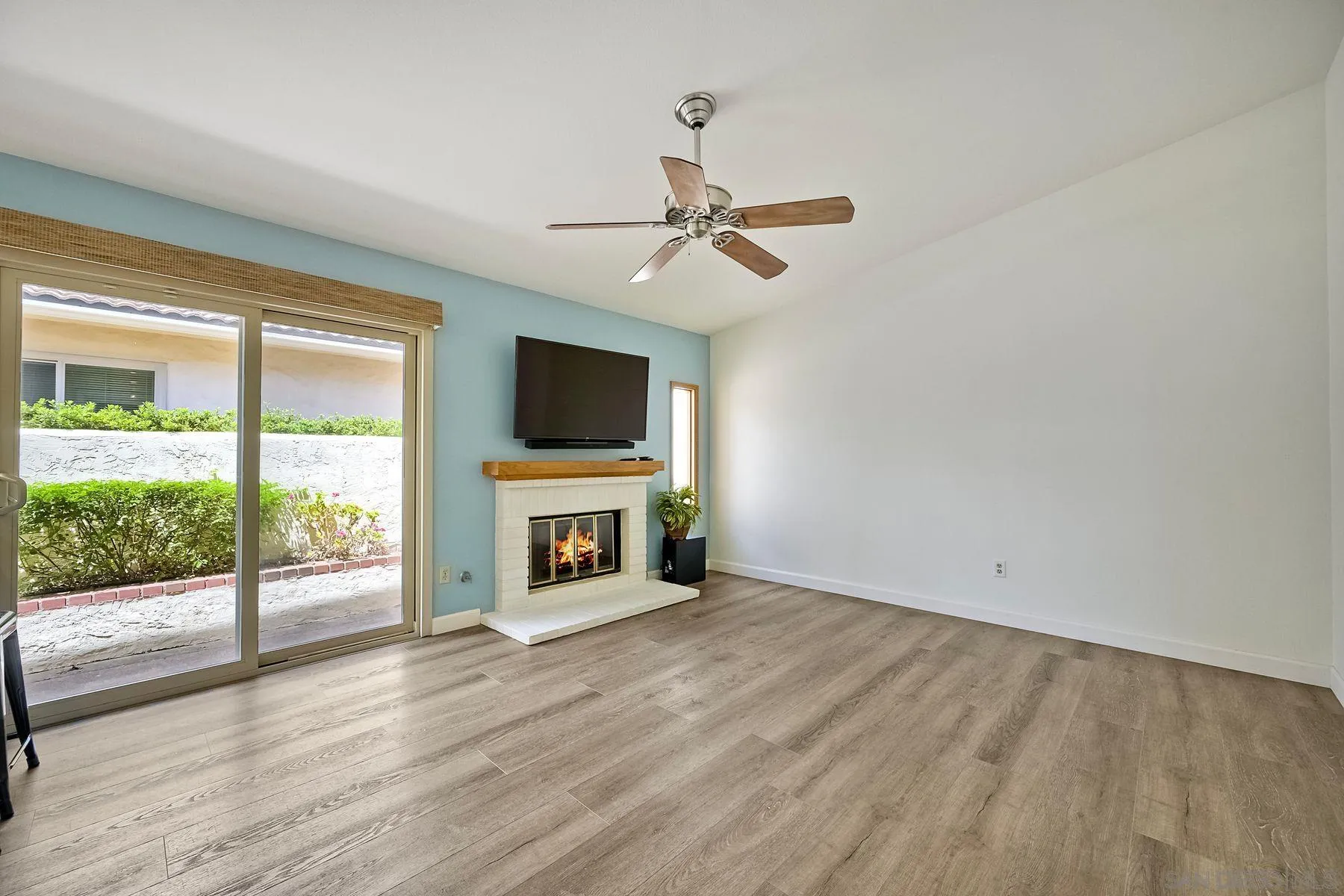 property viewer photo 7