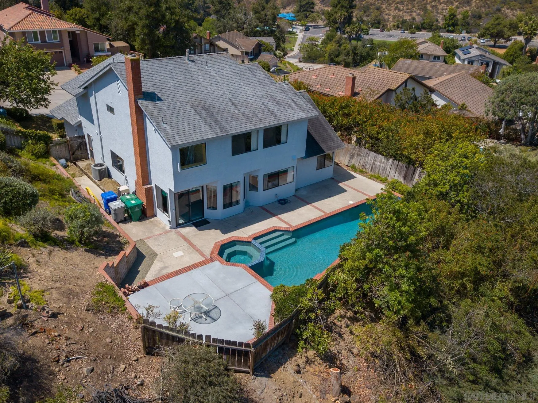 main property photo 40