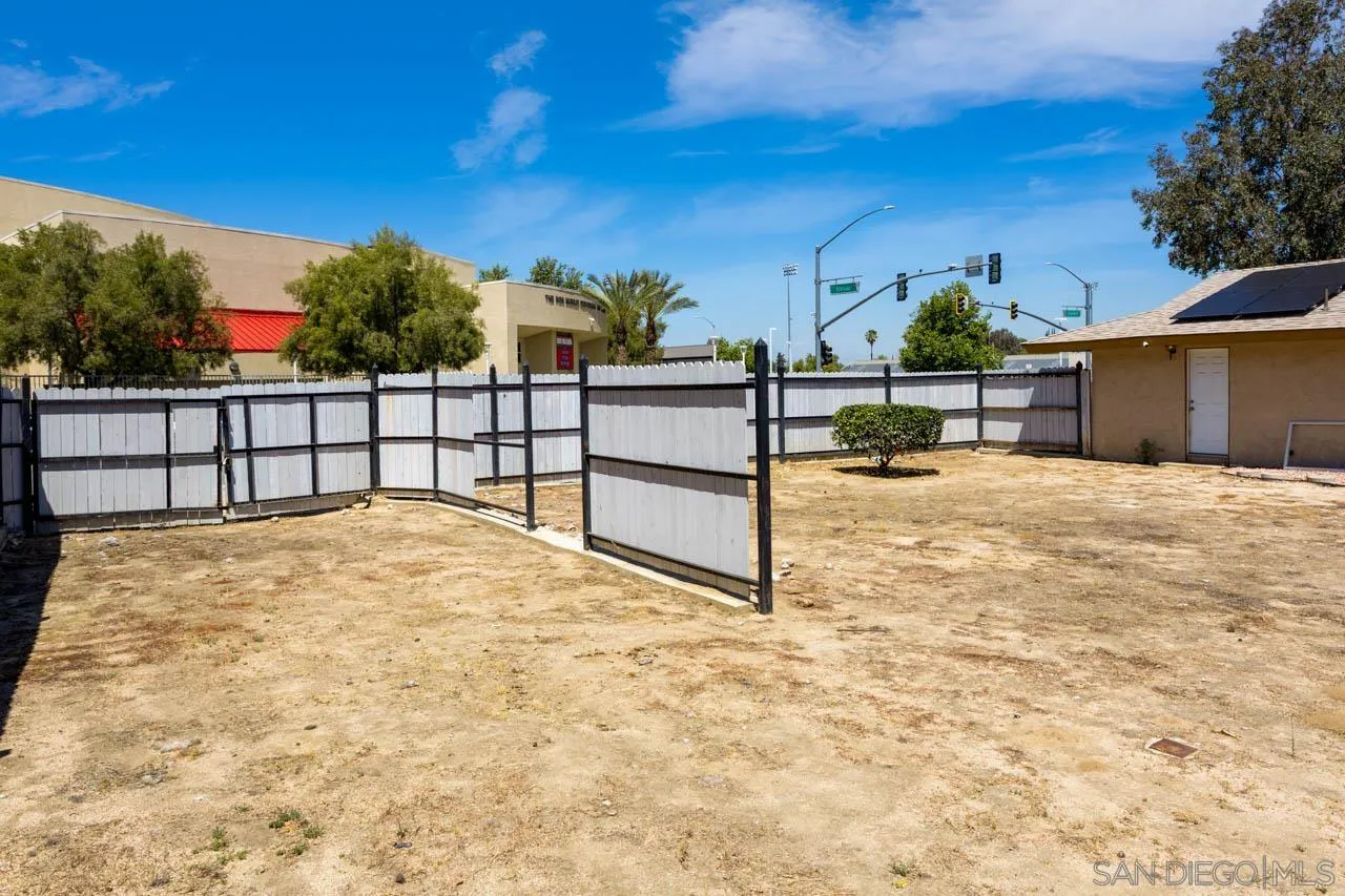 main property photo 28