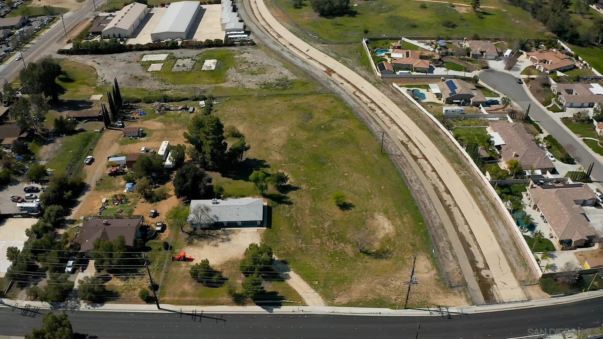 main property photo 40