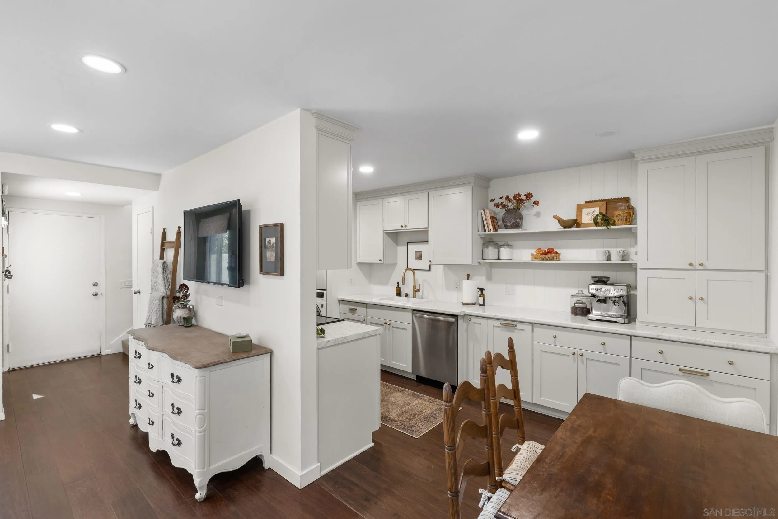 property viewer photo 3