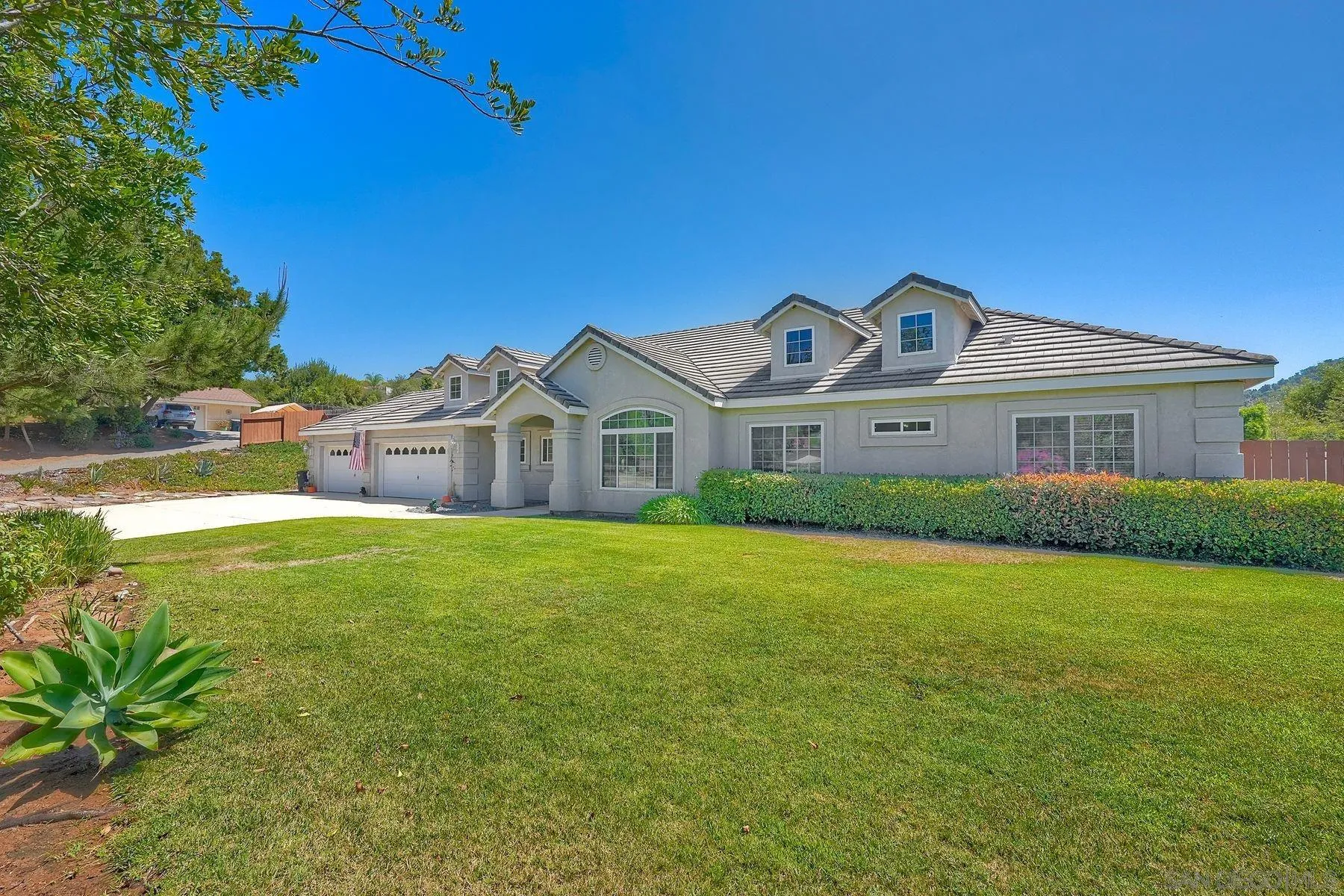 main property photo 2