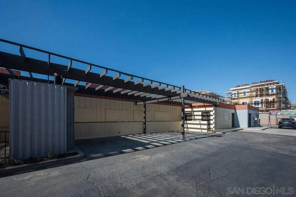 main property photo 31