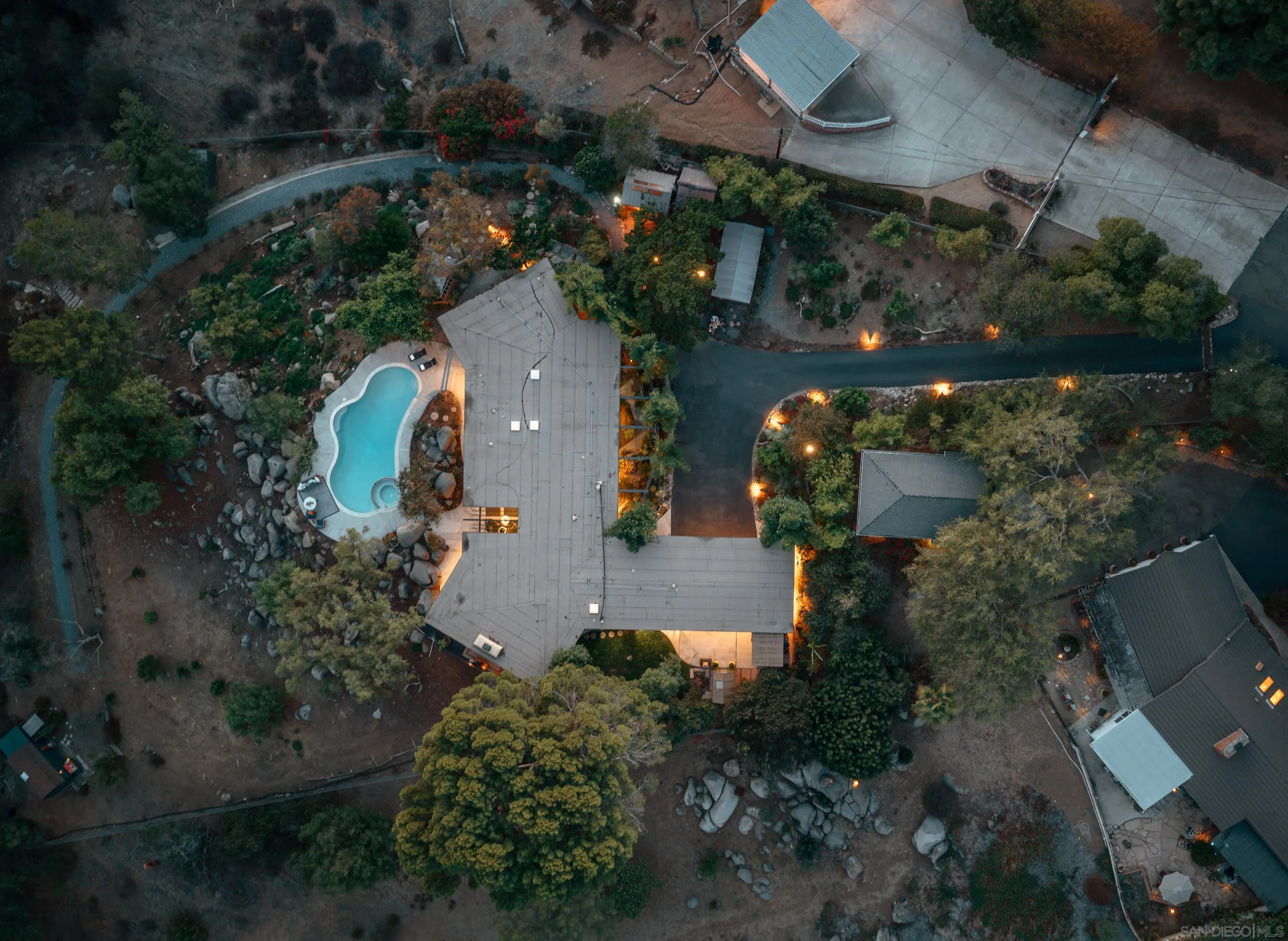 main property photo 34