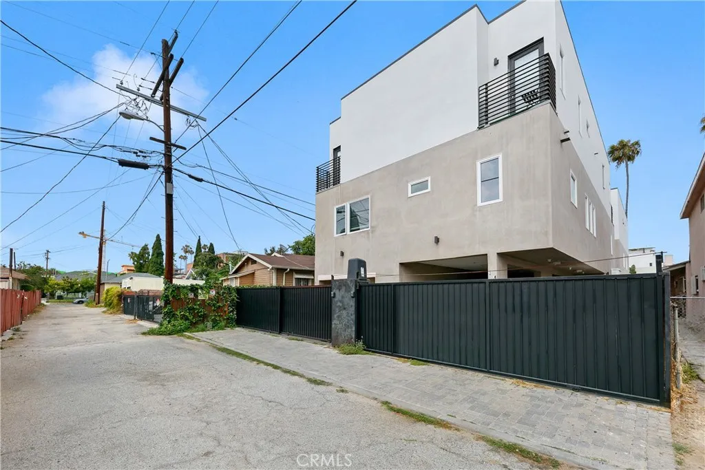 main property photo 39