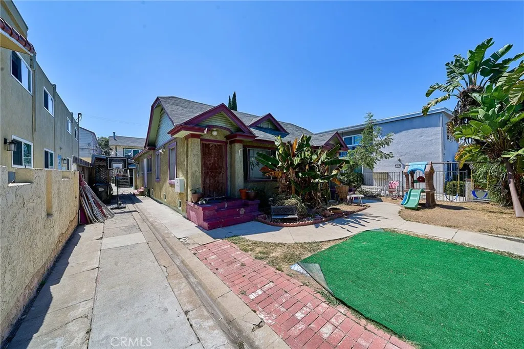 main property photo 7