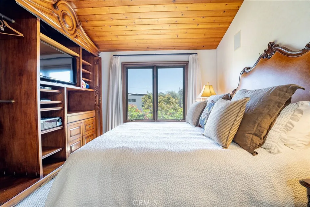main property photo 50