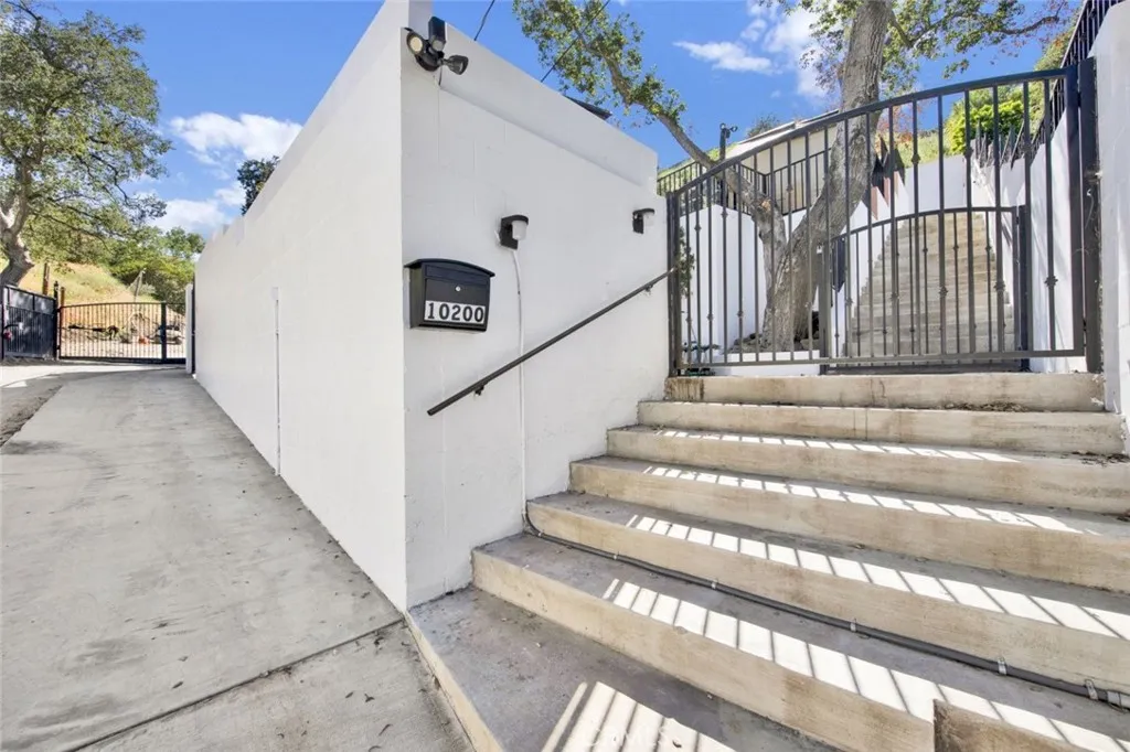 main property photo 25