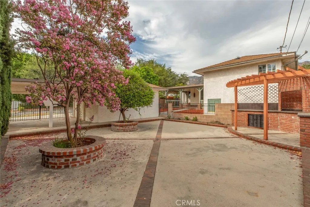 main property photo 25
