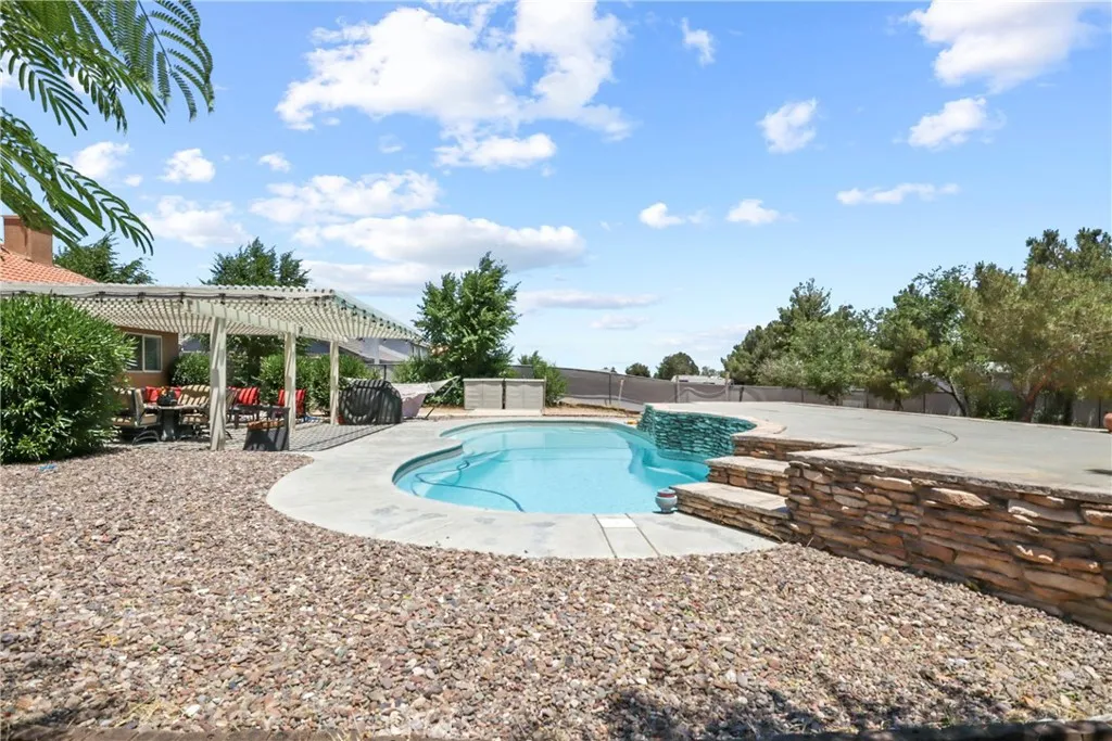 main property photo 16
